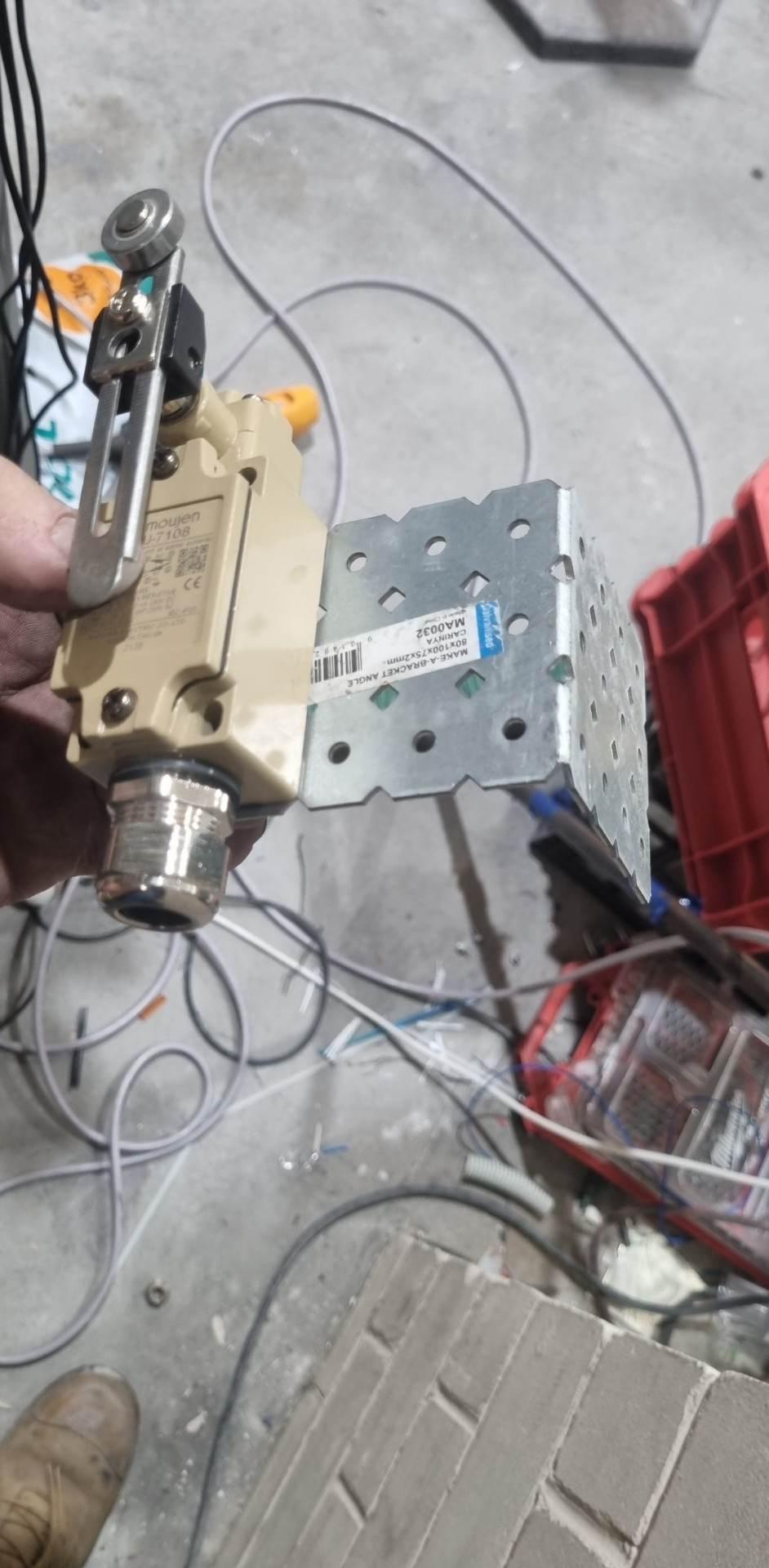 Limit switch prepared for mounting on the lift shaft